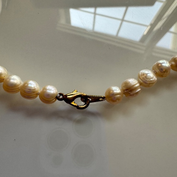 Hawaiian Pearl Necklace, 17" in length (17.5 with clasp) - Picture 4 of 4